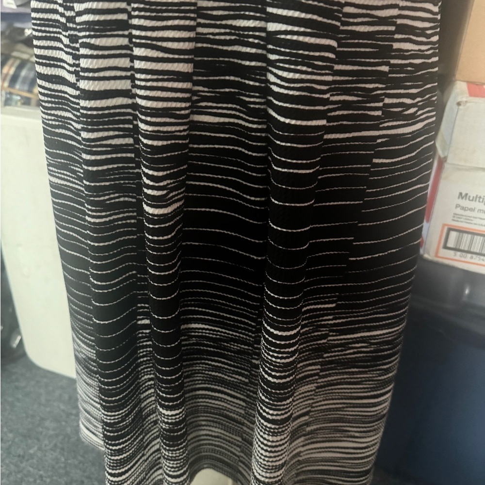 Elle Black and White Midi Dress - Picture 6 of 13